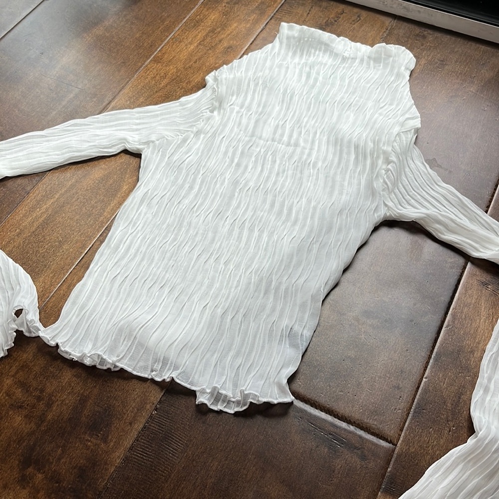 🤍 White Top